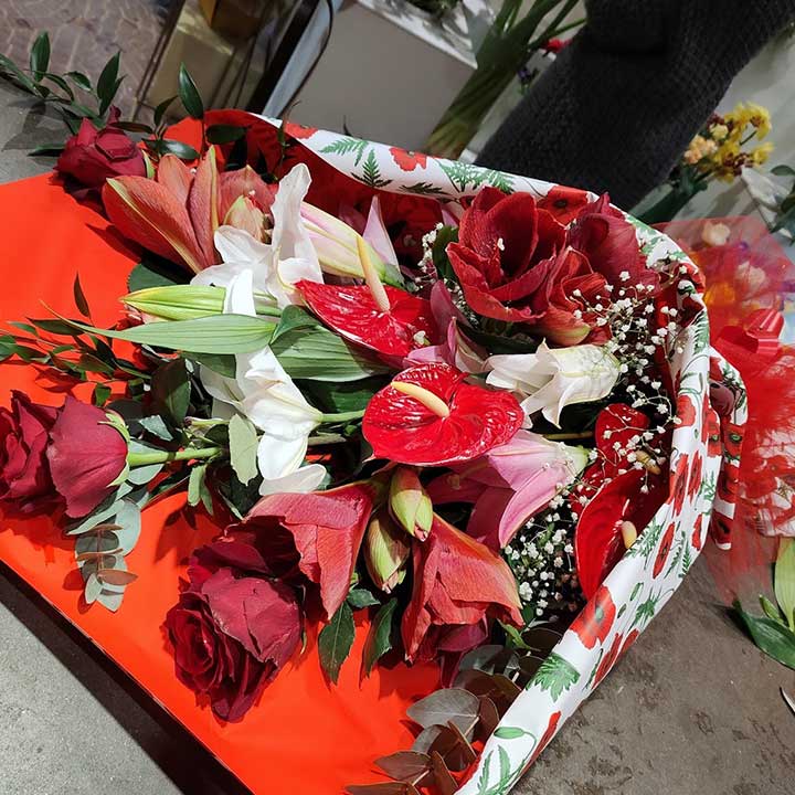Mazzo di fiori misto medio