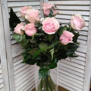 Composizione di 12 rose piu vaso